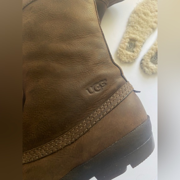 UGG Belcloud tall waterproof leather boots size 10 pristine condition - Picture 13 of 16